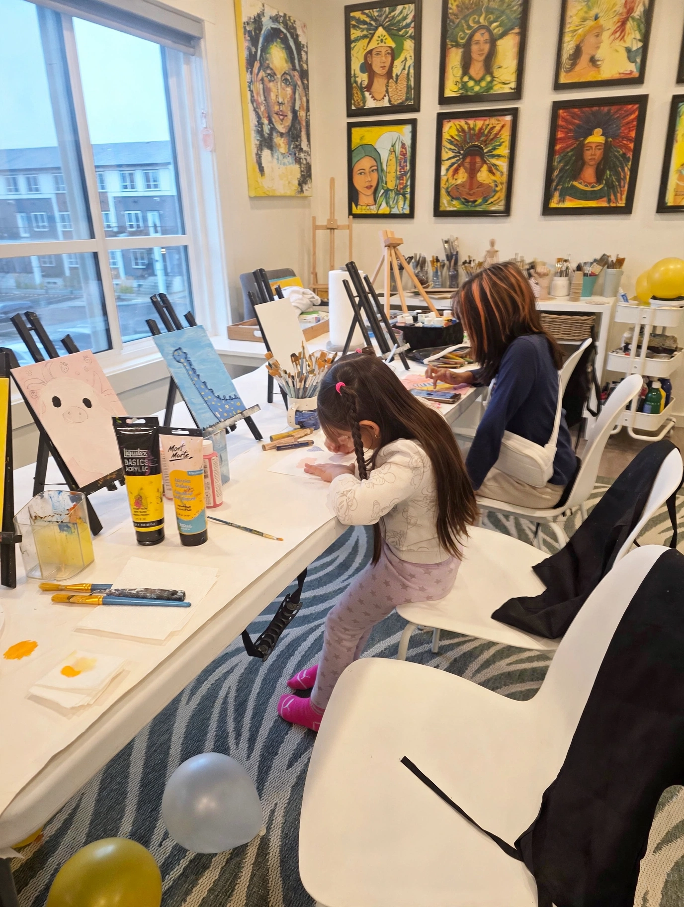 A young student drawing during an ArtMuse painting class